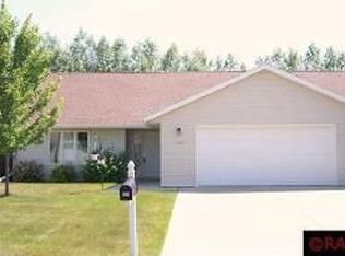 109 Blue Bird Path, Mankato, MN 56001