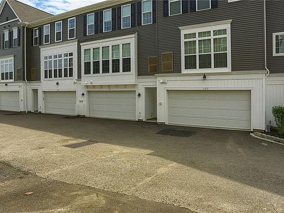 3rd image of 327 Parade St