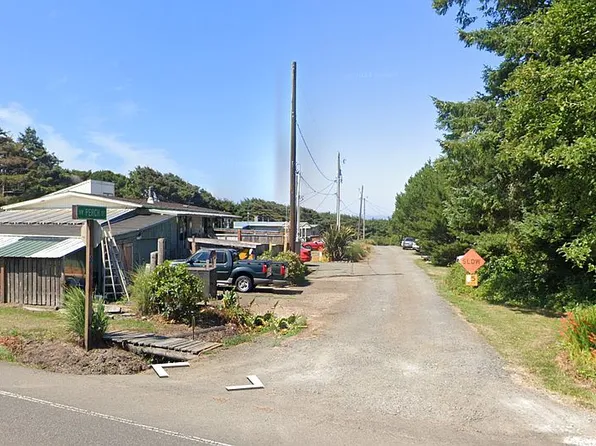 30 NW Perch St, Yachats, OR 97498