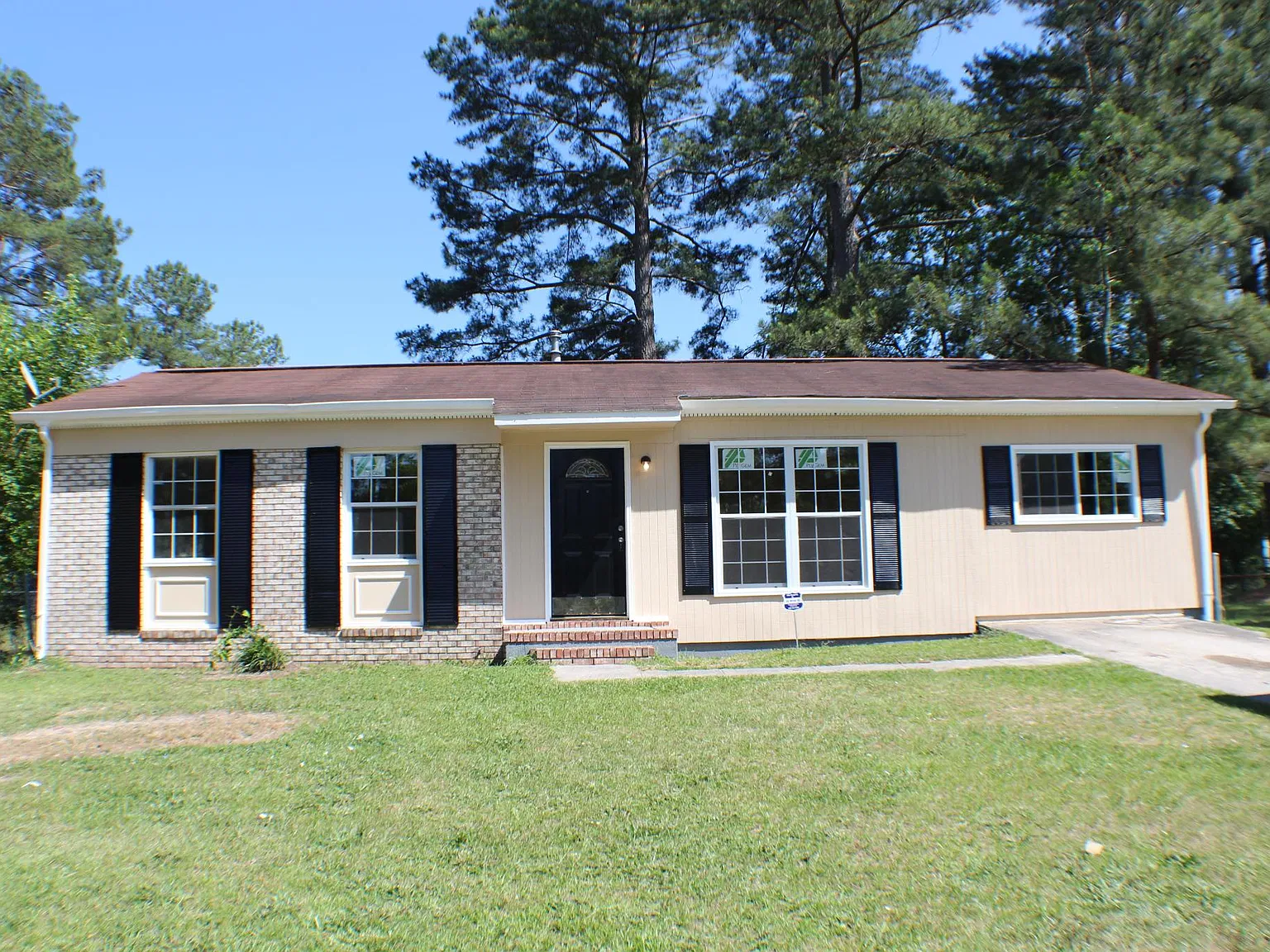 4 bed, 1.5 bath, 1200 sqft, $1,475 — Photo 1