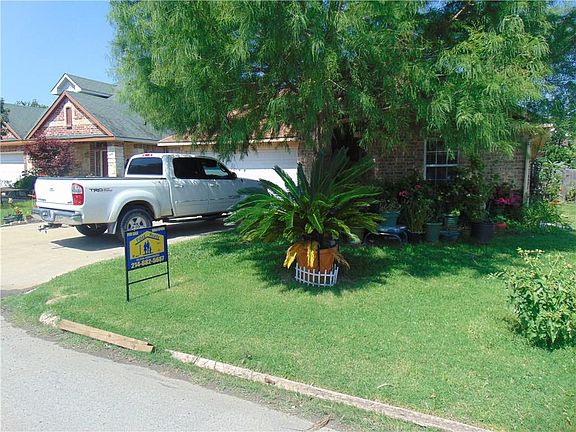 2nd image of 542 Lakeside Dr