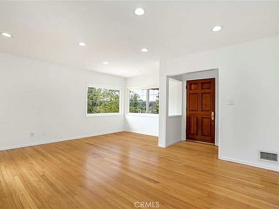 4th image of 21823 Providencia St