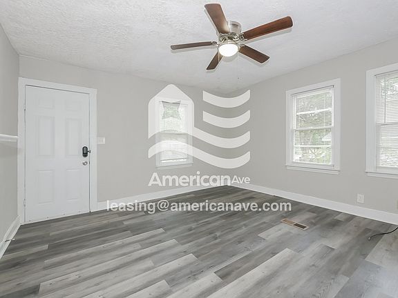 1238761_005_wm_-_living_room_13059230.jpg