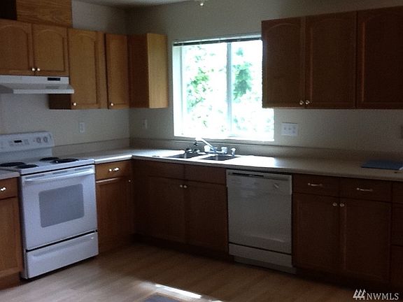 2nd image of 31 SE Barberry Ct