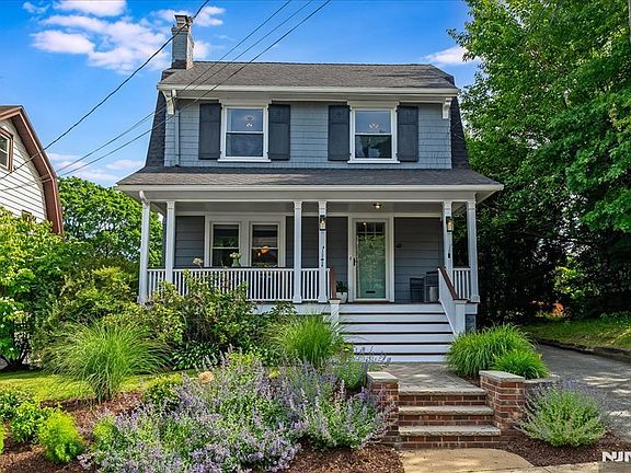 2nd image of 40 Comley Pl