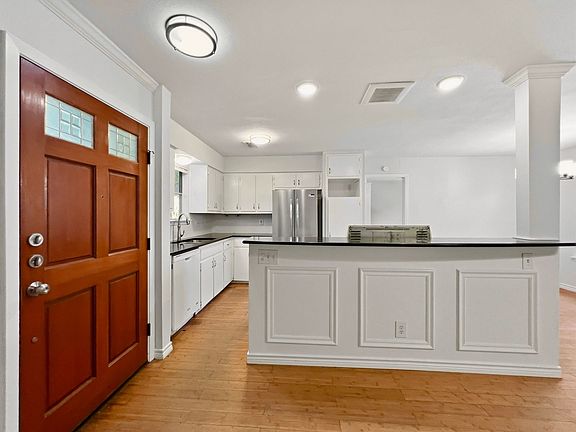 3rd image of 5201 Hedgewood Dr
