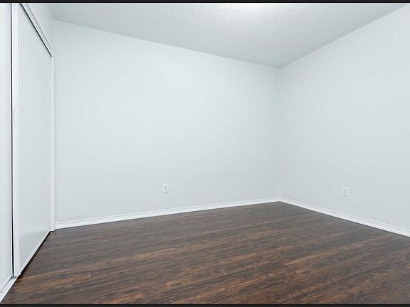 5th image of 2201 Crestmont Dr