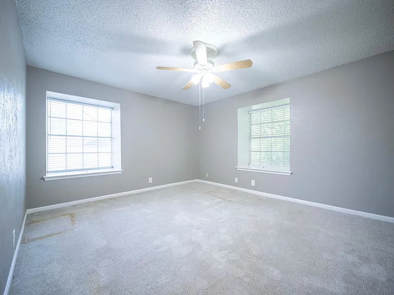 1717 N Locust St — Photo 35