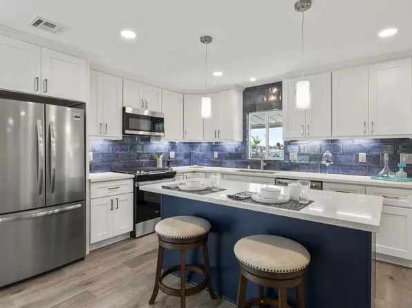 7102 San Bartolo St #11, Carlsbad, CA 92011