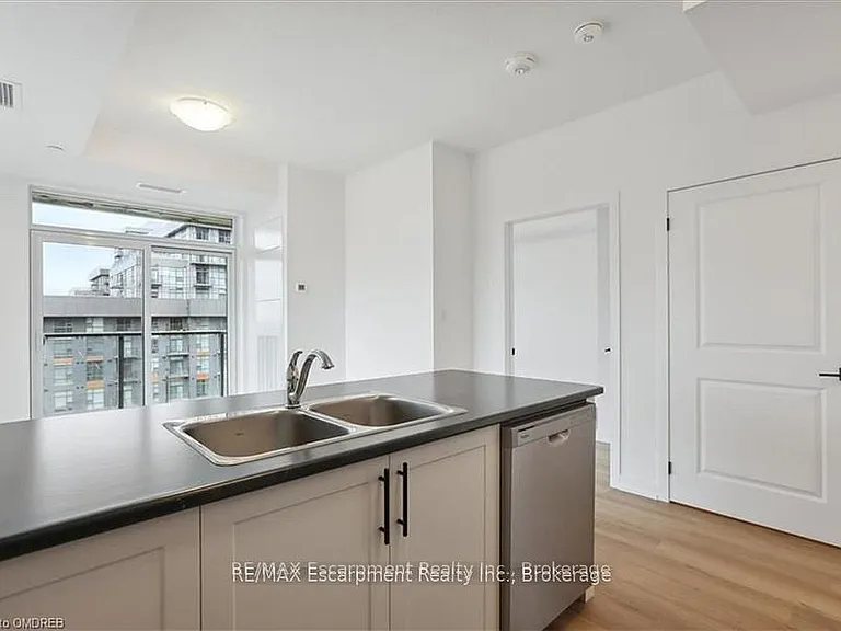 470 Dundas St E #423 — Photo 7