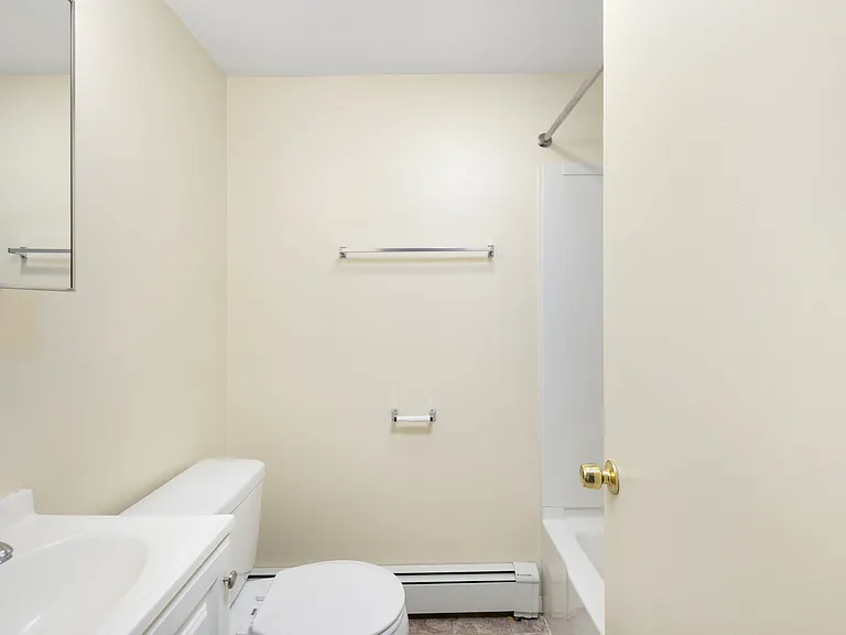 Parkway Cedarhurst Apartments — Photo 26