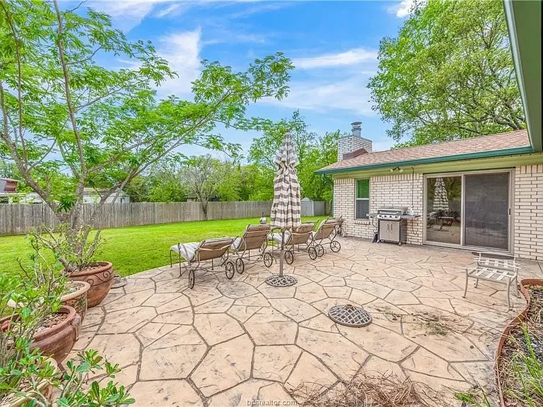 1210 Haines Dr — Photo 12