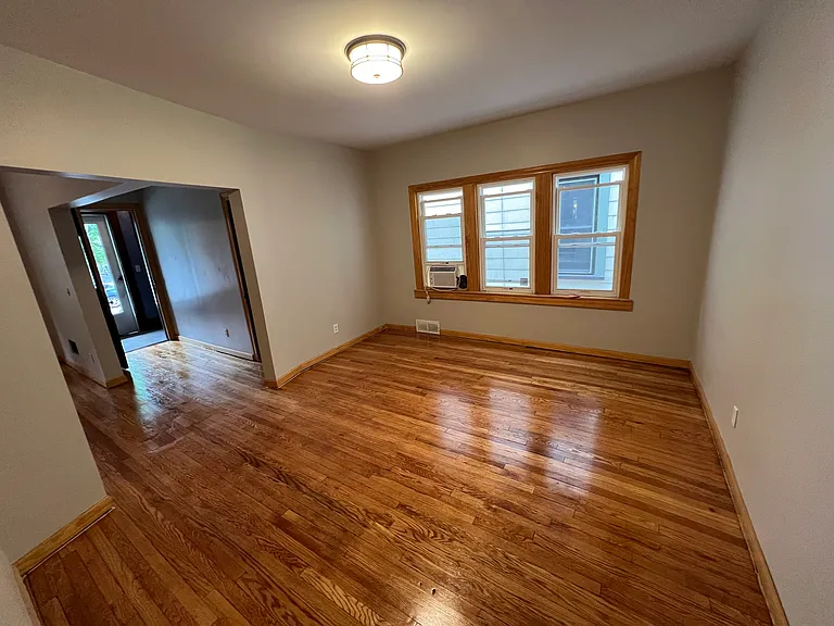 50 Saint James Pl #LOWER — Photo 4