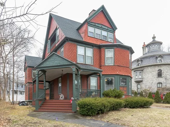 48 Wannalancit St, Lowell, MA 01854