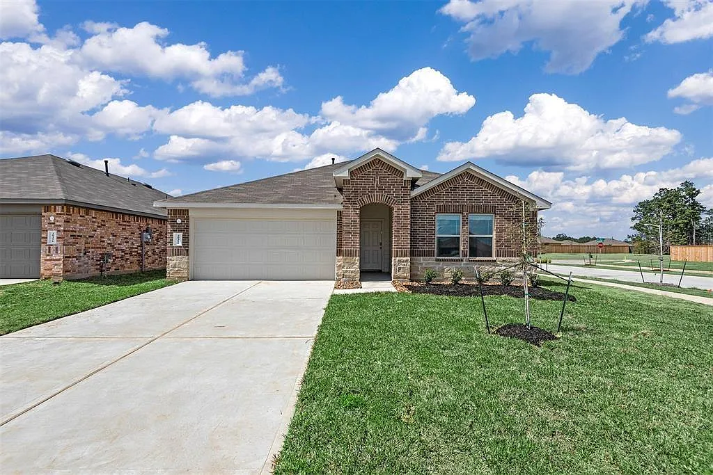 4 bed, 2.0 bath, 1796 sqft, $1,990 — Photo 1
