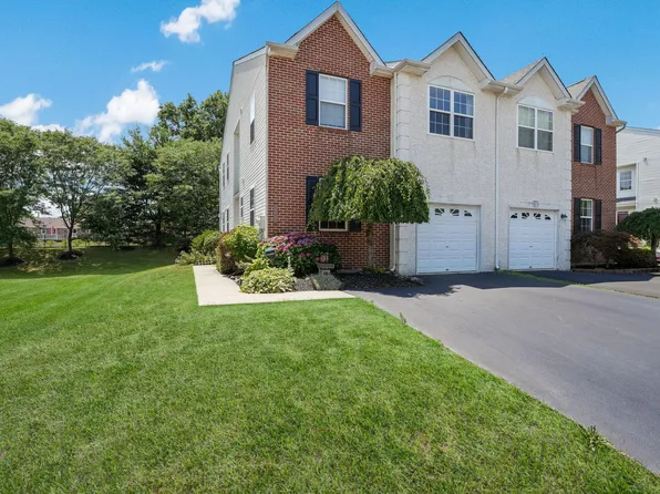 278 Hampshire Dr, Sellersville, PA 18960