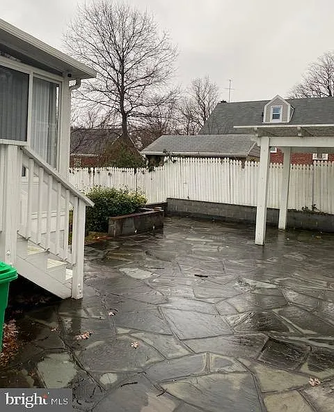 3 bed, 2.0 bath, 2016 sqft, $2,589 — Photo 3