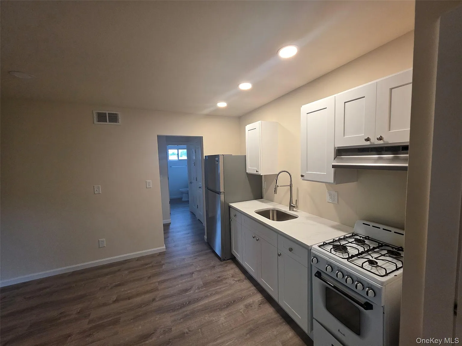 1 bed, 1.0 bath, 500 sqft, $2,400 — Photo 1