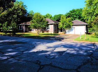 1306 S Chappell Hill St, Brenham, TX 77833