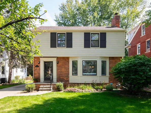 1332 Grayton Rd, Grosse Pointe, MI 48230