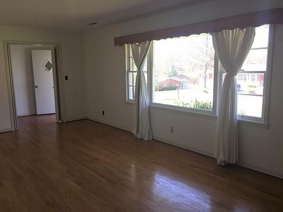 4th image of 1701 Seward Dr