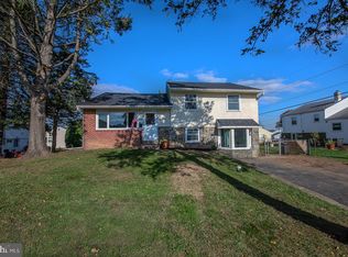 203 Cornwall Dr, Broomall, PA 19008
