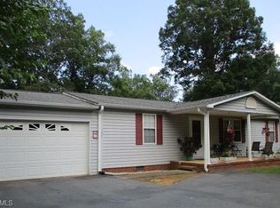 101 Crooked Run Dr, King, NC 27021