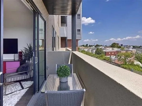 250 Avenue East image 8 of 17