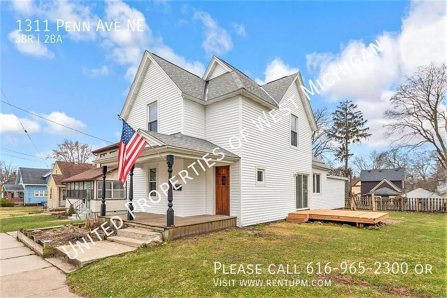 Available Now | 3 Bed, 2 Bath Single Family Home in the Creston Neighborhood | Modern | Laundry |... — Photo 2