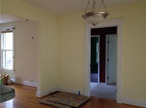 3rd image of 823 Miner St