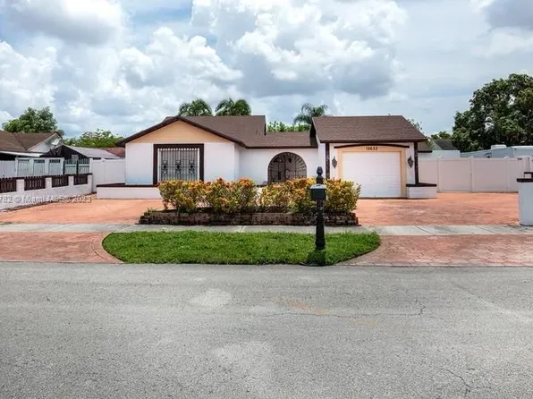 19633 NW 58th Ct, Hialeah, FL 33015