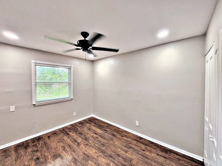 1506 Oakwood Ave NE — Photo 4