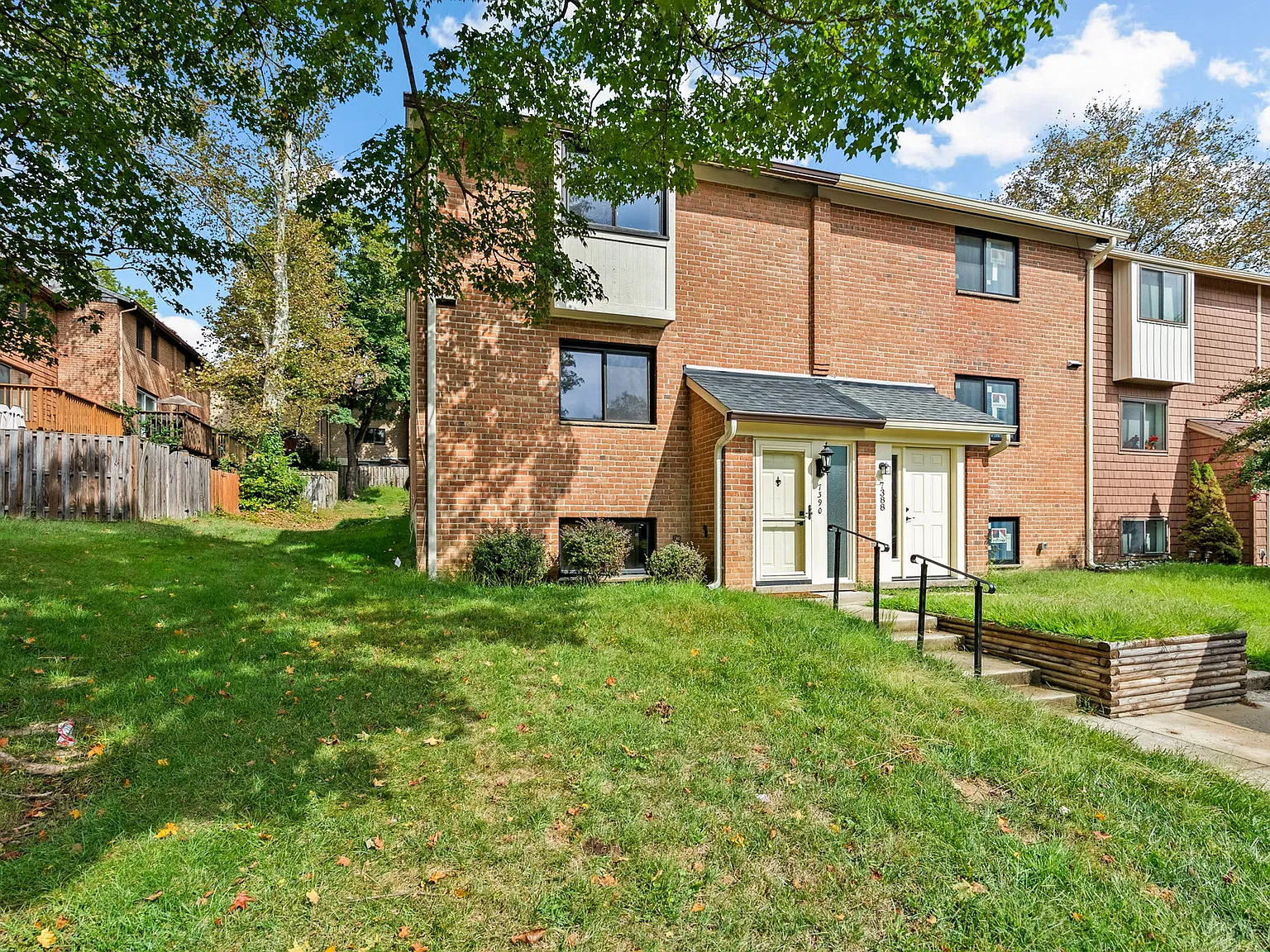 7390 Hickory Log Cir — Photo 2