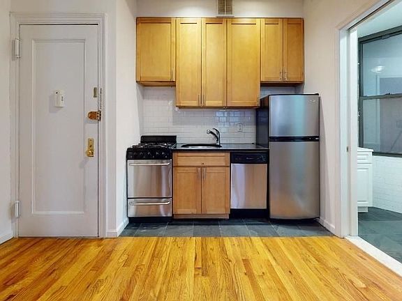 5th image of 234 E 87th St #3