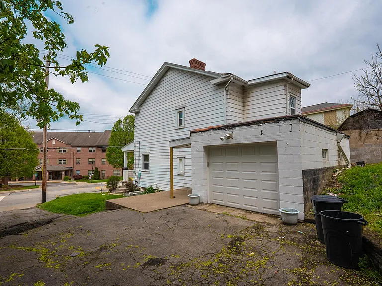1109 Steuben St — Photo 8