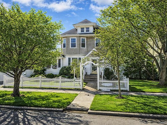 2nd image of 367 Vincent Avenue