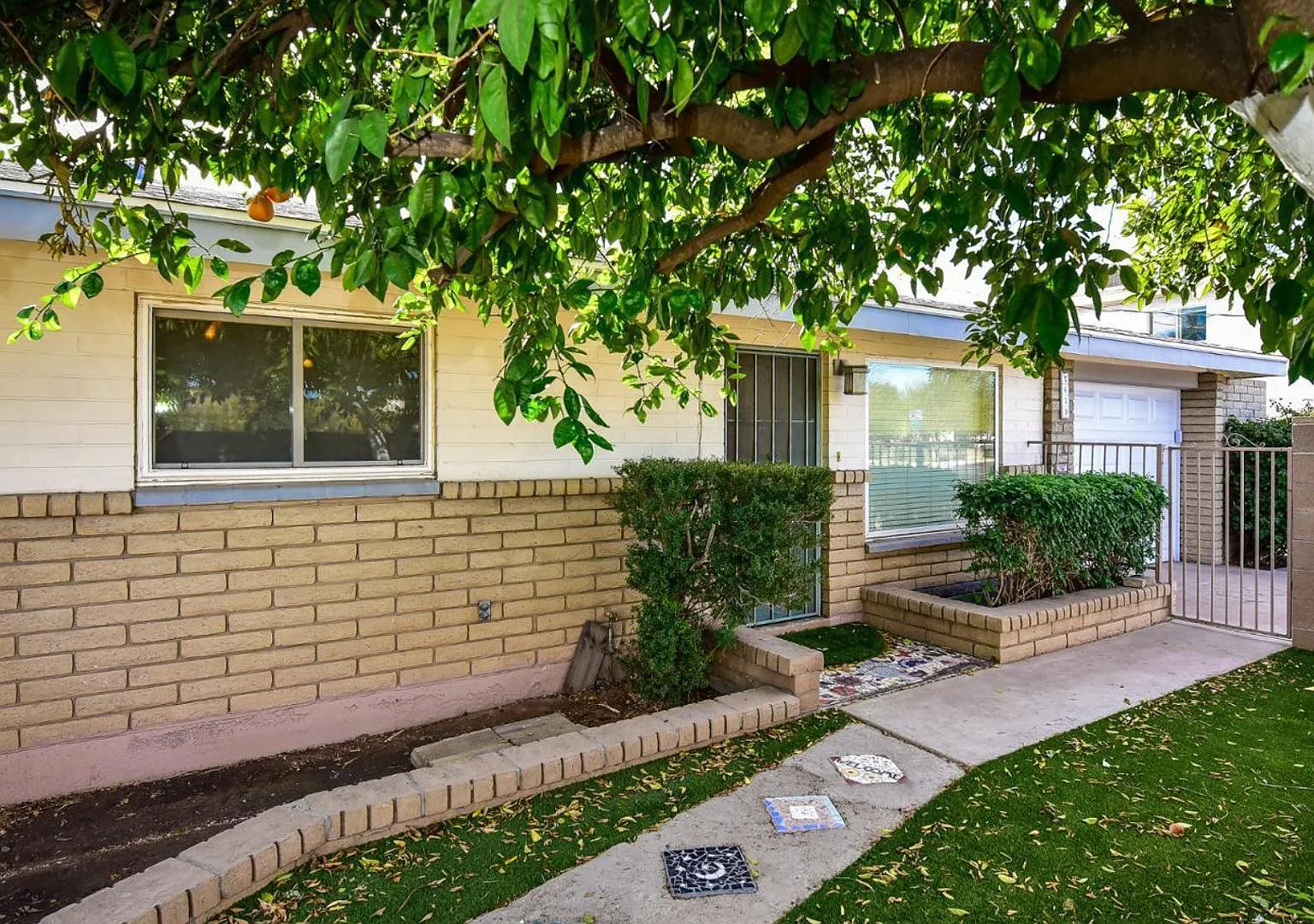 2 bed, 2.0 bath, 1995 sqft, $1,530 — Photo 1
