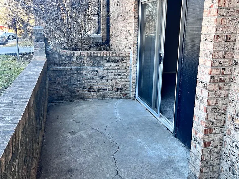 Bristol Square Apartments — Photo 185