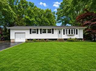 16 Lodge Lane, East Setauket, NY 11733