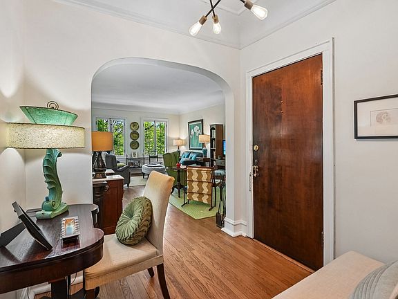 4th image of 1033 Ontario St APT 2CN