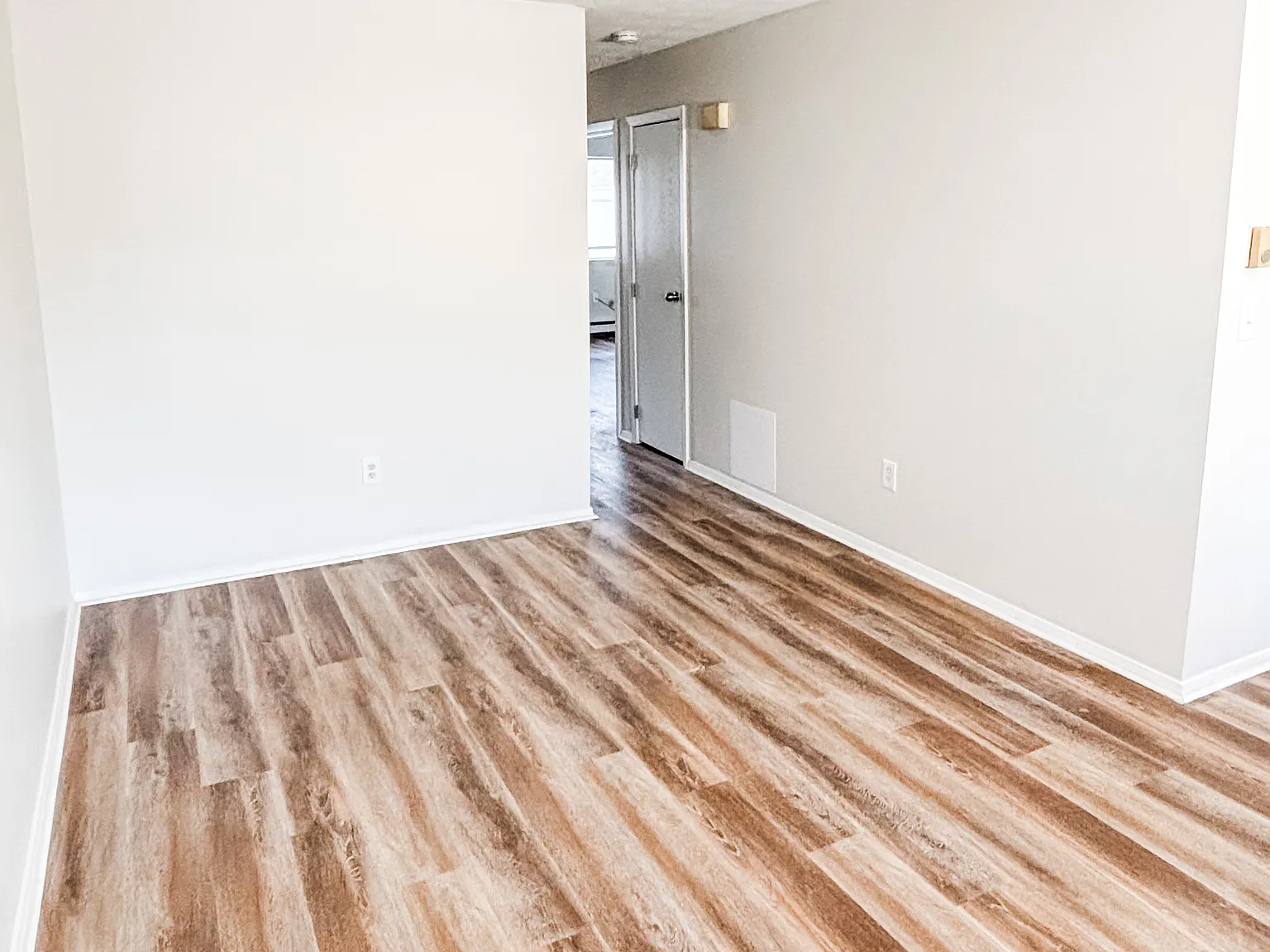 943 N Dorset Rd — Photo 3