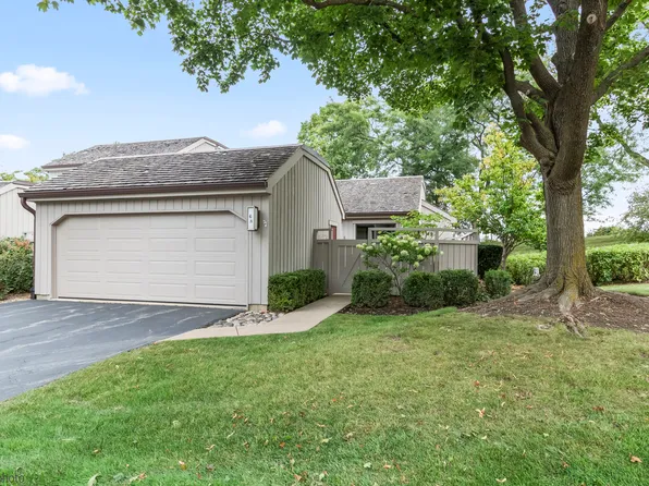 68 Thornhill Ln, Lake Barrington, IL 60010