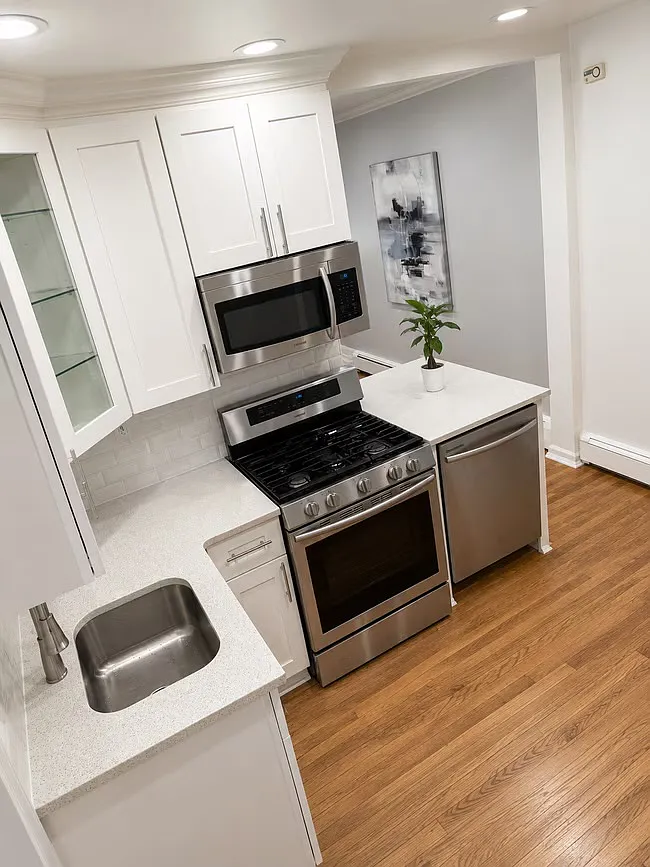 2 bed, 800 sqft, $3,100 — Photo 3