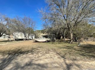 147 Alamo Dr, Lakehills, TX 78063