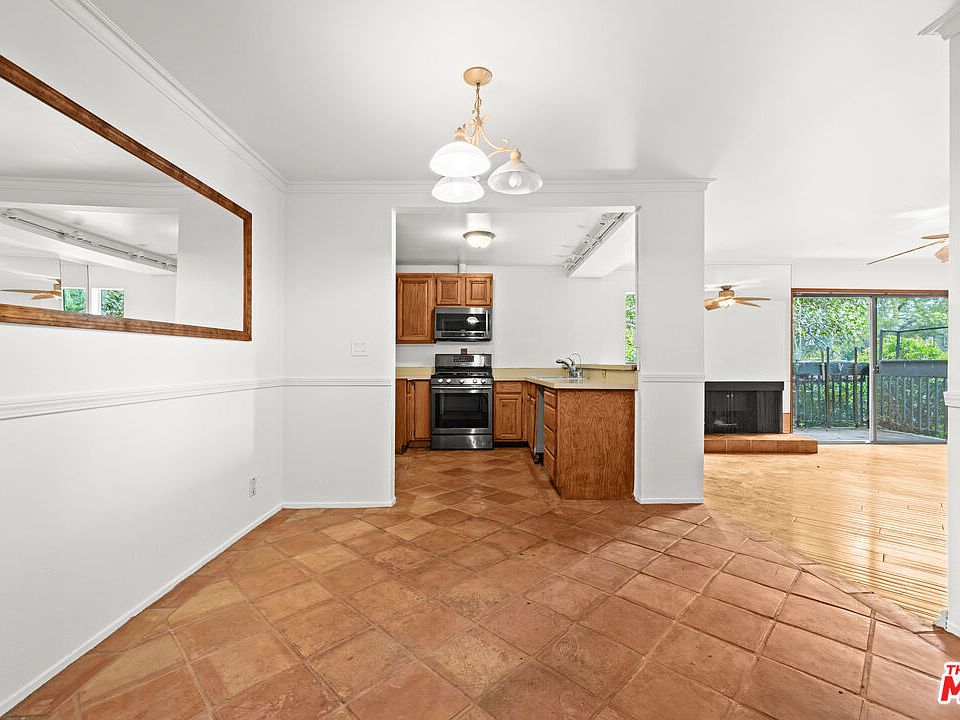 1st image of 950 N Kings Rd Unit 144
