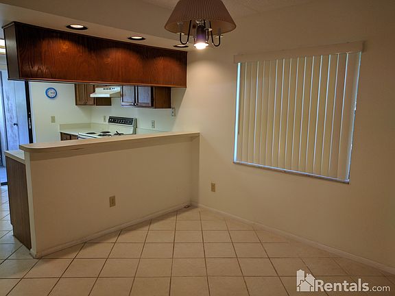 3rd image of 50 Woodlake Ct