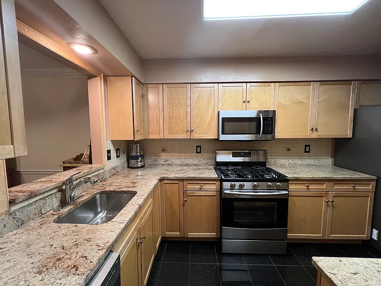 83 Bond St — Photo 4