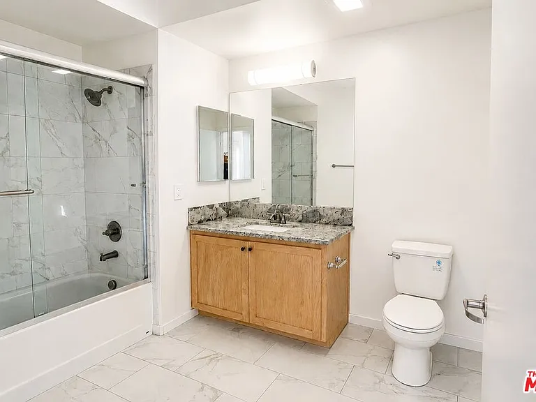 12132 Hart St #301 — Photo 16