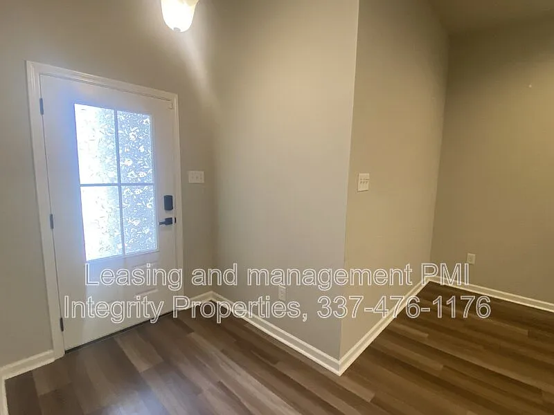 3 bed, 2.0 bath, 1463 sqft, $1,795 — Photo 2