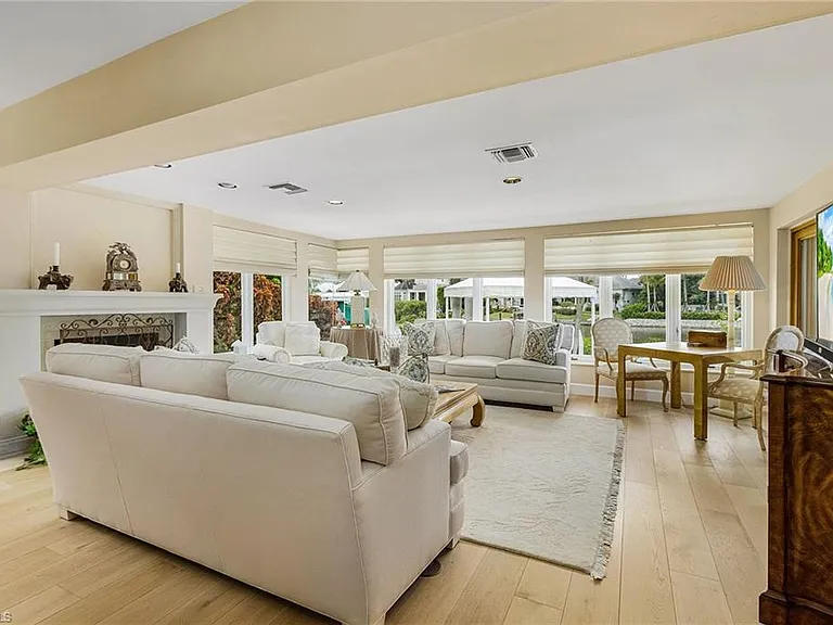 950 Galleon Dr — Photo 15